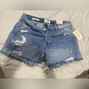 MID-RISE 90s BAGGY SHORTS
